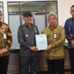 Pemkab Kotabaru terima Hasil Evaluasi Perencanaan Dan Penganggaran Pemerintah Kabupaten Kotabaru Tahun 2025 dari BPKB Kalsel
