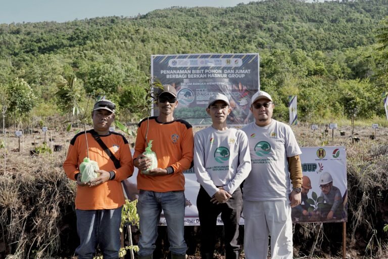 Peringati Hari Lingkungan Hidup Sedunia, Hasnur Group Tanam 100 Pohon dan Bagikan 111 Paket Jumat Berkah di Tahura