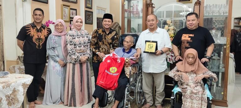 Hasnuryadi Sulaiman Jenguk Tokoh Pers Banua, Gusti Rusdi Effendi