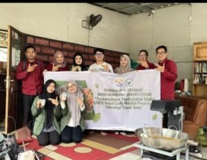 Dosen dan Mahasiswa Universitas Borneo Lestari Dorong UMKM Jamulicia Naik Kelas Lewat Teknologi Tepat Guna