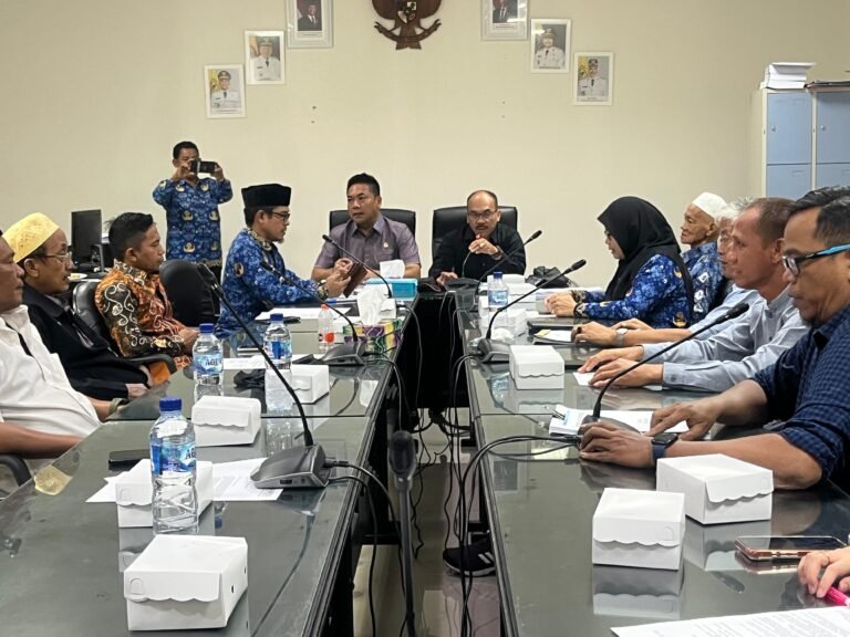 Warga RT 06 Desak Penyerahan Fasum yang Terbengkalai, DPRD Turun Tangan