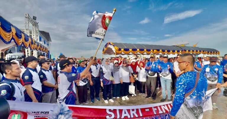 Pemkab dan PGRI Kotabaru Meriahkan HUT ke-80 PGRI dan HGN Kalsel dengan Jalan Sehat & Senam Anak Indonesia Hebat