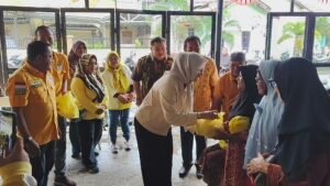 DPD Partai Golkar Banjarmasin Bagikan 1.000 Paket Sembako Peringati HUT ke-61