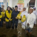 Di Tengah Banjir, Warga Tunggul Irang Terima Uluran Tangan DPD Golkar Kalsel