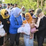 BKOW Kalsel Hadir di Tengah Banjir, Ellyana Trisna Hasnuryadi Salurkan Bantuan untuk Warga Tabing Rimbah