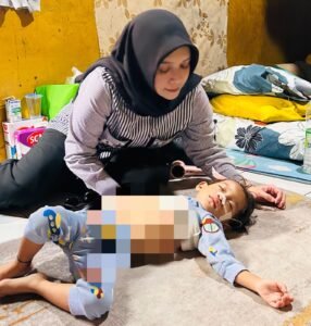 Sentuhan Kepedulian untuk Pejuang Kecil Jantung Bawaan, Ketua YJI Kalsel Sambangi Rumah Pasien Anak