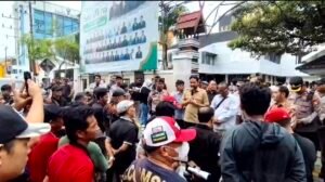 Demo di DPRD Banjarmasin, Massa Tuntut Solusi Nyata Atasi Banjir
