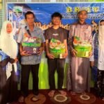 Tebar Berkah Ramadan 1447 H, Ketua BKMT Kotabaru Bagikan 150 Takjil dan 40 Paket Sembako untuk Masyarakat dan Kaum Dhuafa