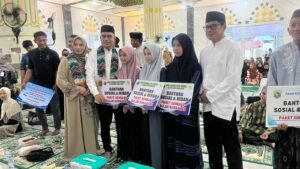 Safari Ramadhan di Sungai Kupang, Wabup Syairi Mukhlis Serahkan Sejumlah Bantuan