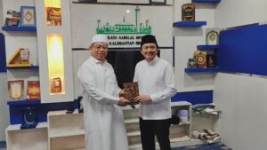Hasnuryadi Sulaiman Salurkan Bantuan Ramadan Hasnur Group untuk Masjid Sabilal Muhtadin dan Masjid Sekitar