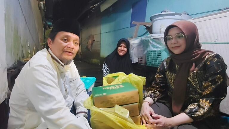 Sahur Penuh Kepedulian, Wagub Kalsel Sambangi Rumah Acil Galuh di Kampung Melayu Laut