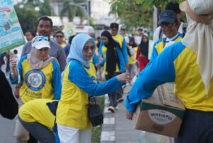 Perkuat Aksi Nyata Peduli Lingkungan, Alumni Universitas Airlangga di Banjarmasin Gelar Fun Walk Sambil Pungut Sampah
