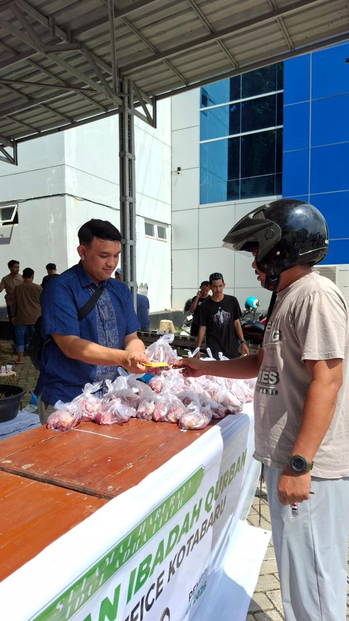 BRI BO Kotabaru Tebar Kepedulian Iduladha, Salurkan Daging Kurban untuk Masyarakat
