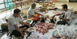 DPRD Banjarmasin Ajak Masyarakat Gunakan Kemasan Ramah Lingkungan Saat Pembagian Daging Kurban