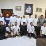 Penuh Kehangatan, Keluarga Besar Barito Putera Beri Kejutan Milad untuk Guru Adam Syarkawi