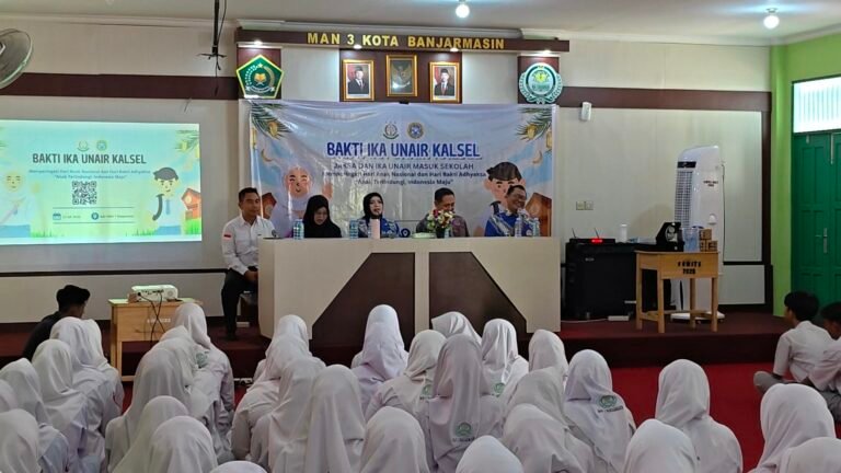 Peringati Hari Bakti Adhyaksa dan Hari Anak Nasional, IKA UNAIR Kalsel Bersama Kejati Edukasi Pelajar MAN 3 Banjarmasin Cegah Bullying dan Narkoba