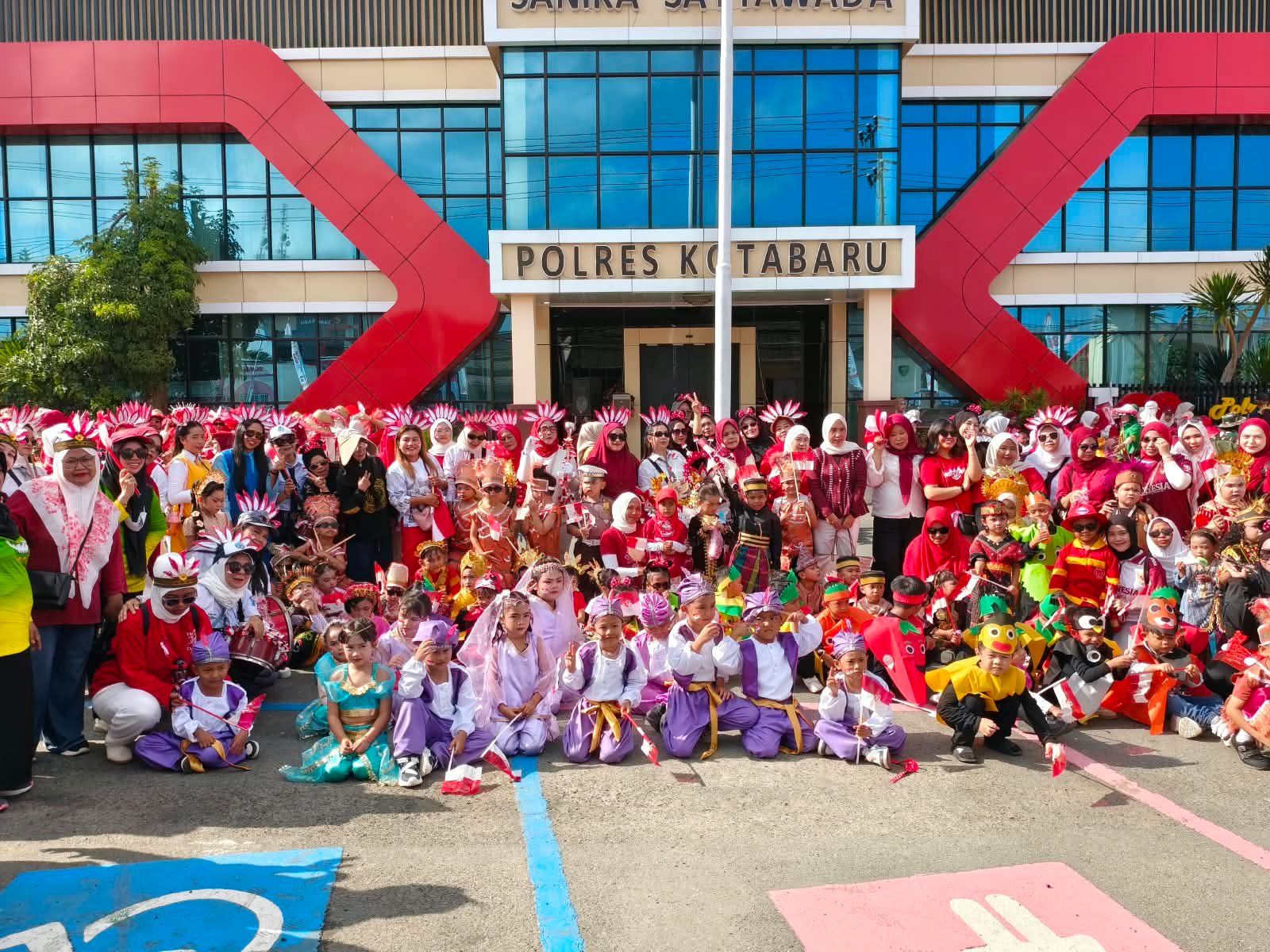 Karnaval Gugus Melati Kotabaru Tanamkan Semangat Perjuangan dan Persatuan Sejak Dini