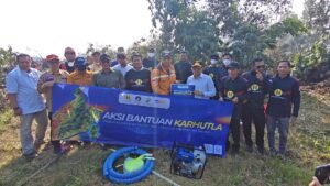 Tinjau Posko Karhutla Guntung Damar, Wakil Gubernur Kalsel Hasnuryadi Sulaiman Serahkan Bantuan Pompa Air Hasnur Group 9 IMG 20260828 153701
