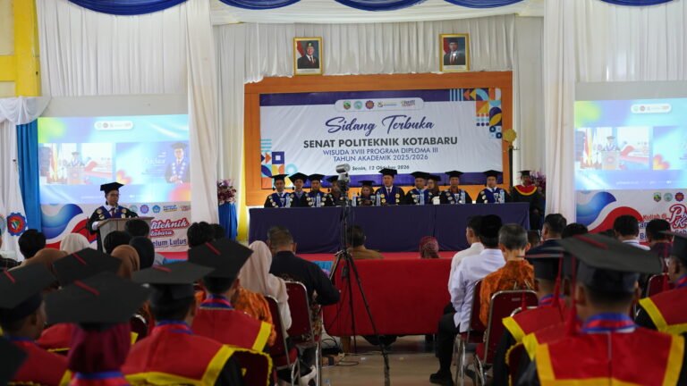 Wisuda XVIII Politeknik Kotabaru, 79 Lulusan Dibekali Pesan Hadapi Tantangan Dunia Kerja