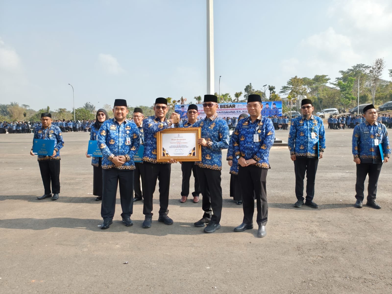 Kepala BKN RI Pimpin Apel HKN di Kotabaru, Dorong ASN Tingkatkan Kinerja dan Integritas